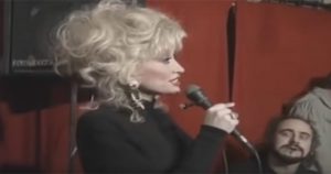 Dolly Parton singing in Irish pub Páidí Ó Sé's
